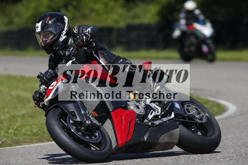 /Archiv-2024/29 12.06.2024 MOTO.CH Track Day ADR/Gruppe blau/35